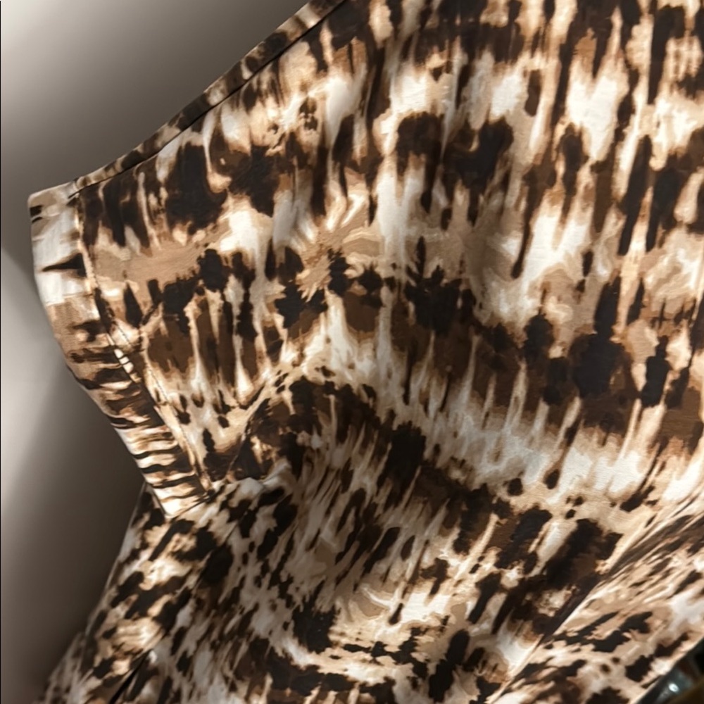 Elegant Brown Patterned Dress - Picture 4 of 9